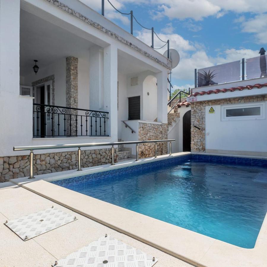 Holiday House Iva สลาทิเน ภายนอก รูปภาพ