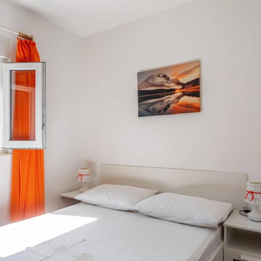 Holiday House Iva สลาทิเน ภายนอก รูปภาพ
