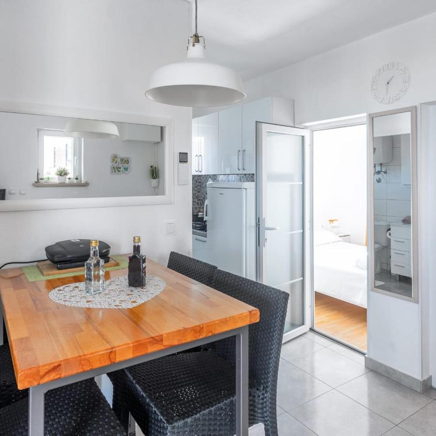 Holiday House Iva สลาทิเน ภายนอก รูปภาพ